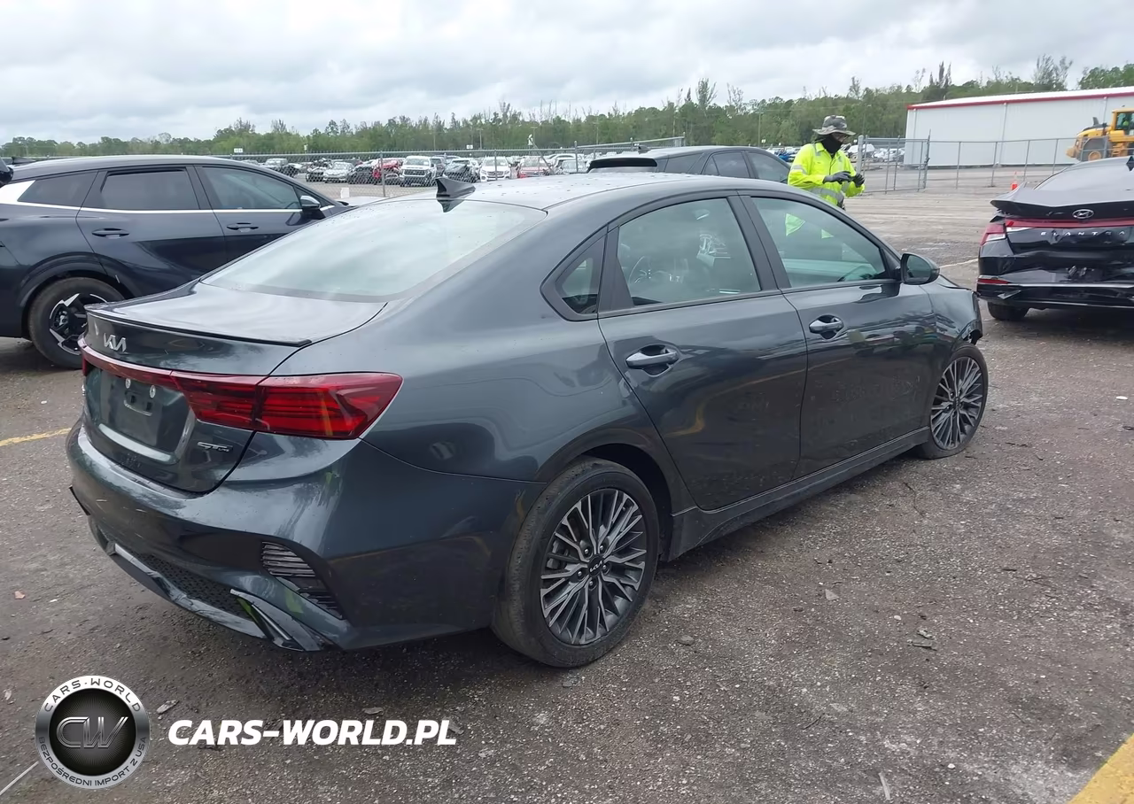 2024 Kia Forte Gt-Line VIN:3KPF54ADXRE785667 - 4