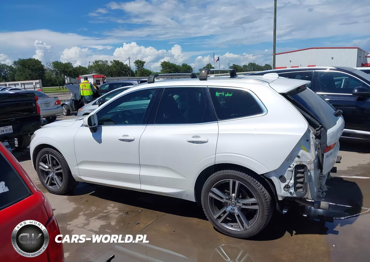2018 Volvo Xc60 T5 Momentum VIN:LYV102RK5JB078105 - 15