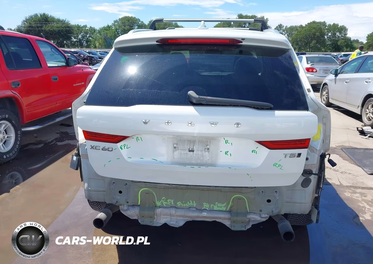 2018 Volvo Xc60 T5 Momentum VIN:LYV102RK5JB078105 - 17