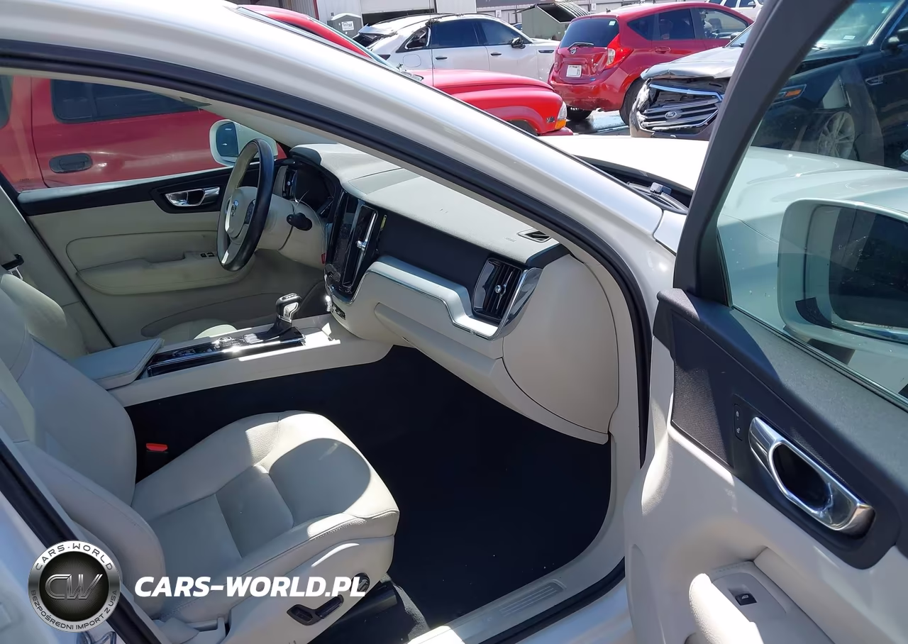 2018 Volvo Xc60 T5 Momentum VIN:LYV102RK5JB078105 - 5