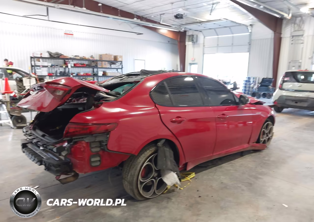 2023 Alfa Romeo Giulia Veloce Awd VIN:ZARFANBN2P7670959 - 4