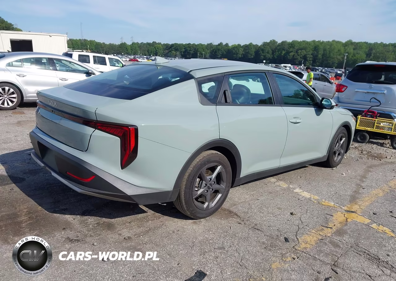 2025 Kia K4 Lxs VIN:3KPFT4DE8SE226537 - 4