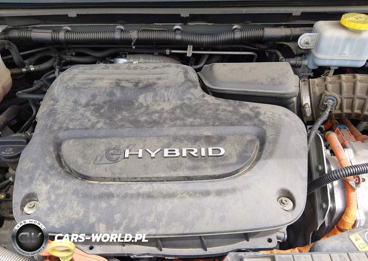 2018 Chrysler Pacifica Hybrid Touring Plus VIN:2C4RC1H70JR331304 - 10