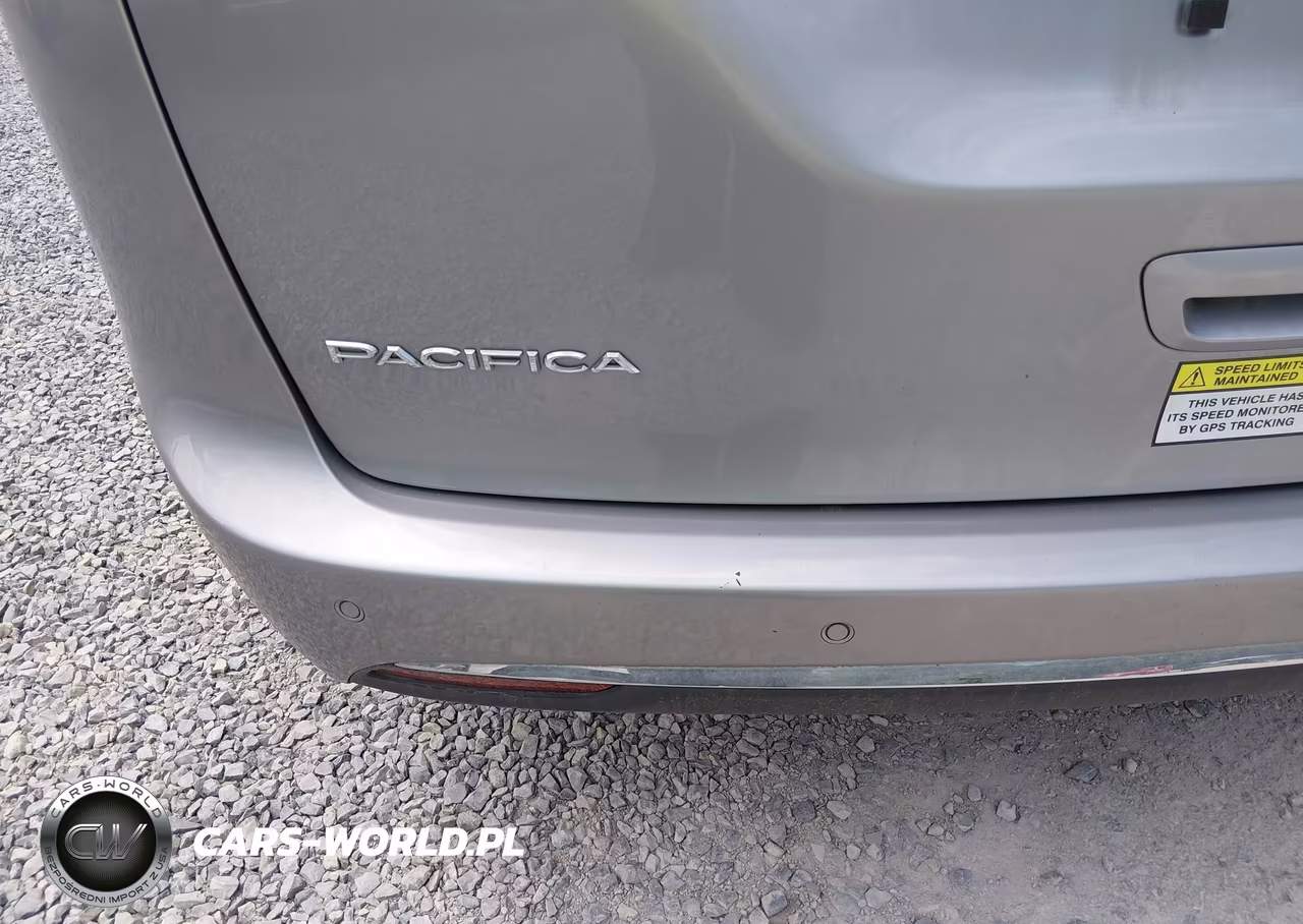 2018 Chrysler Pacifica Hybrid Touring Plus VIN:2C4RC1H70JR331304 - 13