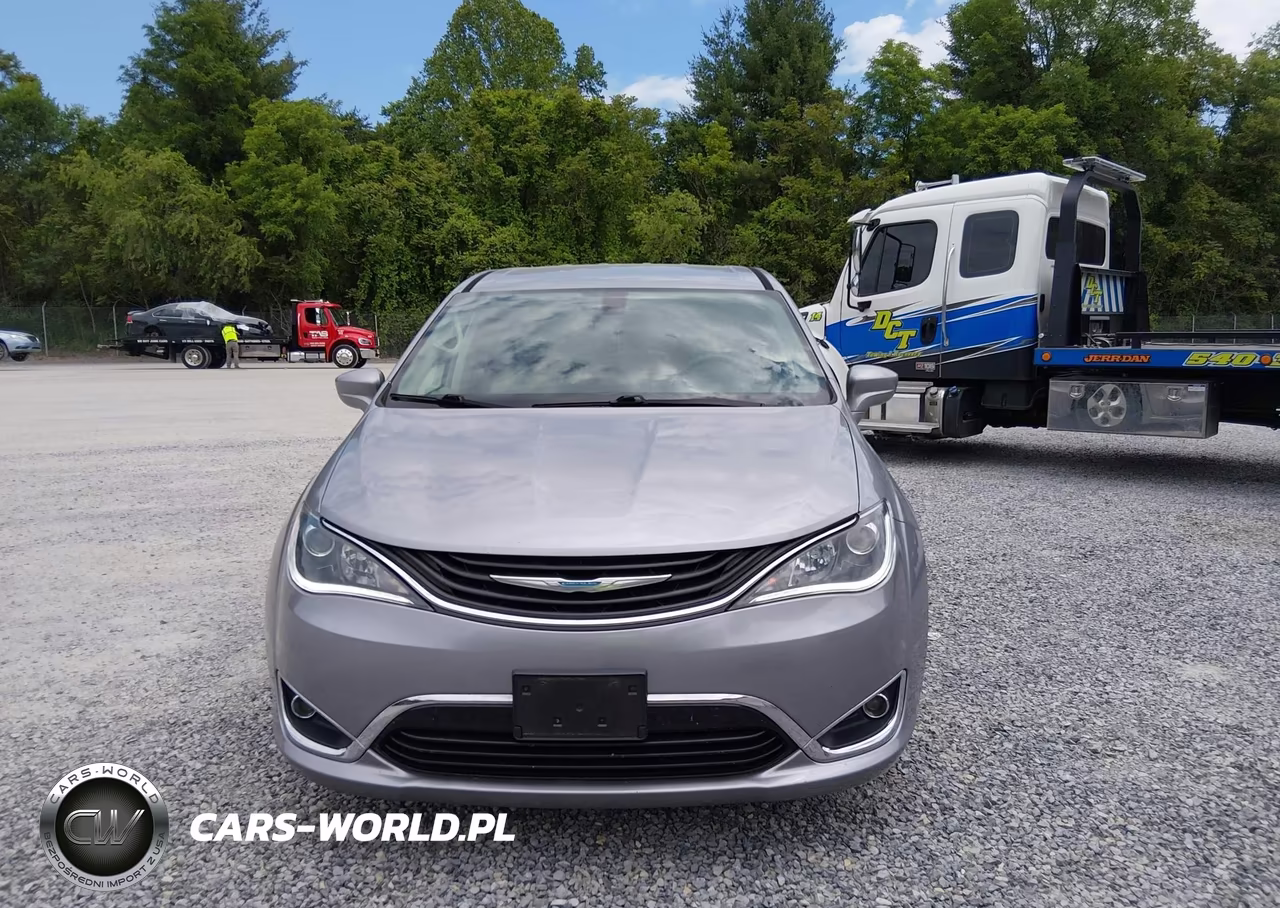 2018 Chrysler Pacifica Hybrid Touring Plus VIN:2C4RC1H70JR331304 - 15