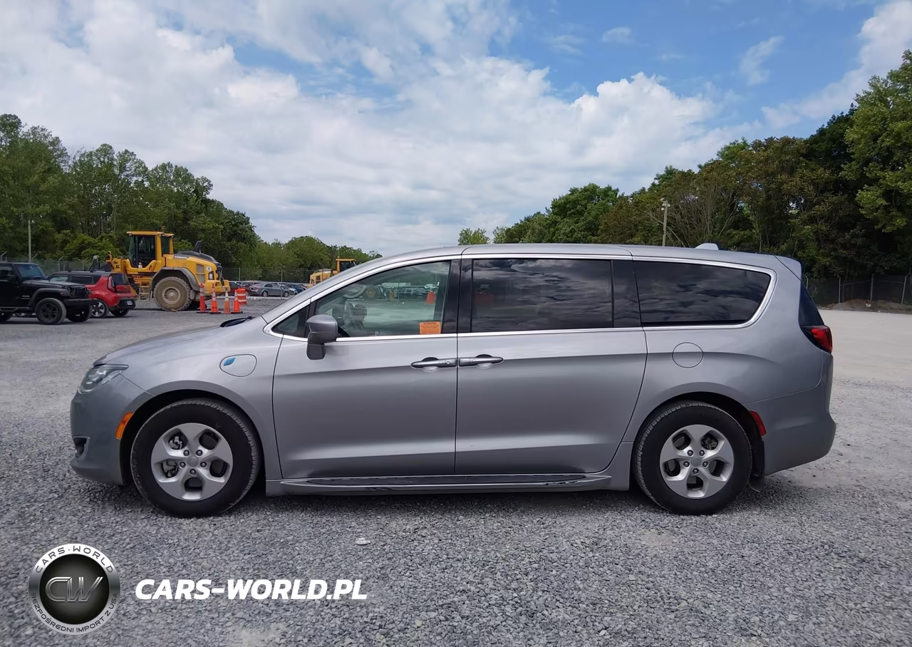 2018 Chrysler Pacifica Hybrid Touring Plus VIN:2C4RC1H70JR331304 - 17