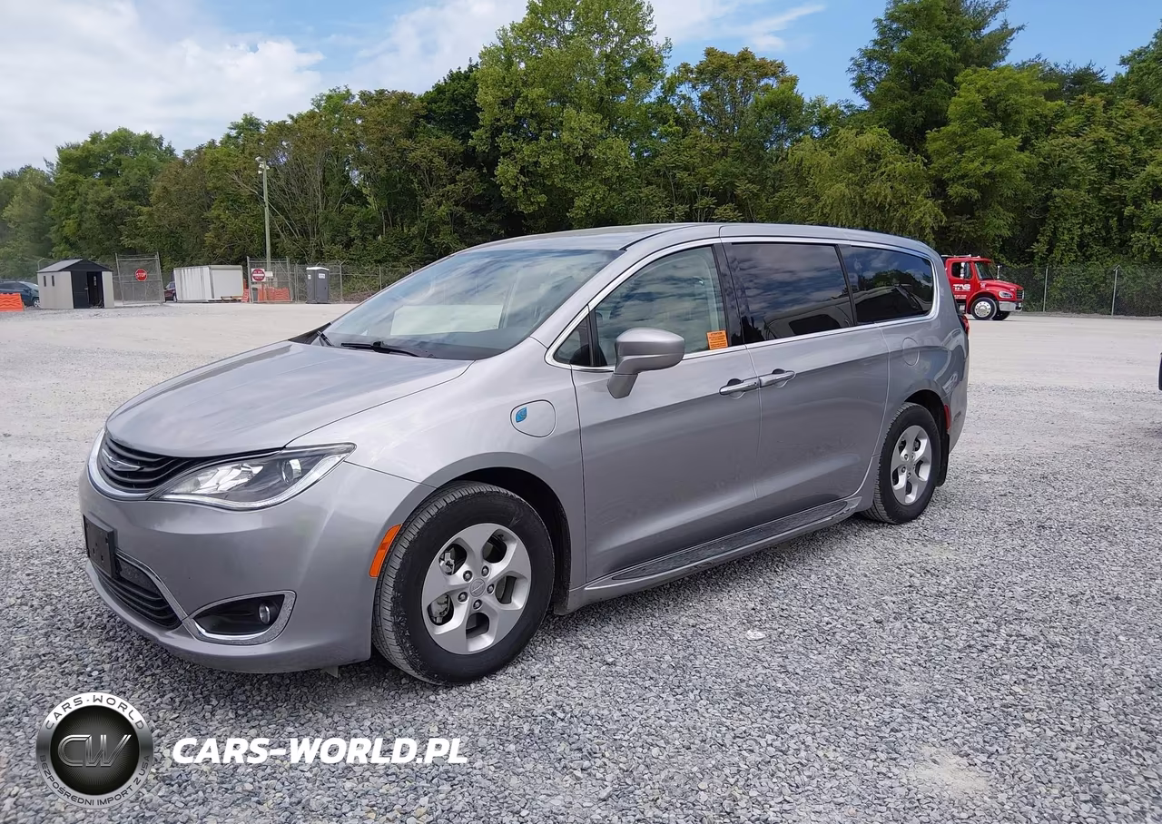 2018 Chrysler Pacifica Hybrid Touring Plus VIN:2C4RC1H70JR331304 - 2