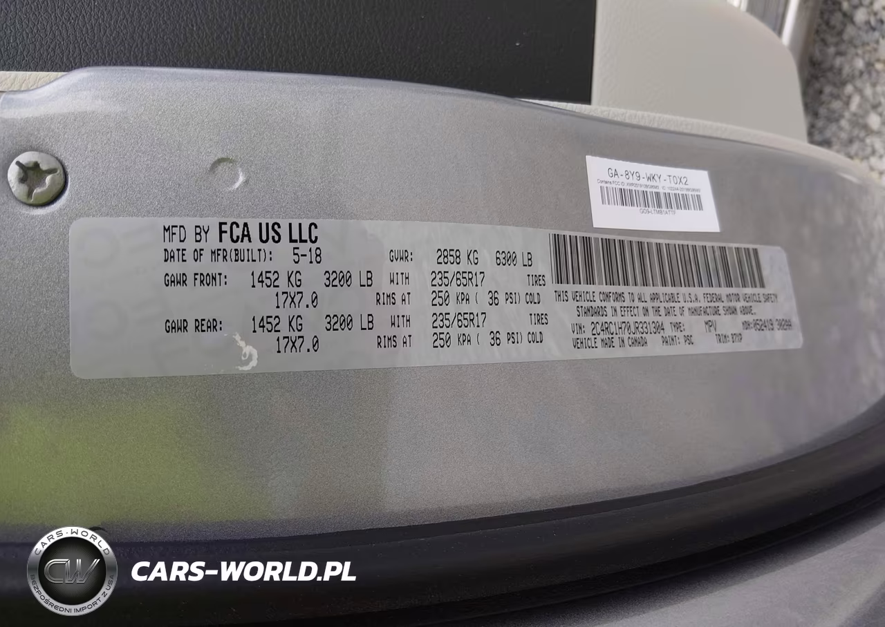 2018 Chrysler Pacifica Hybrid Touring Plus VIN:2C4RC1H70JR331304 - 9