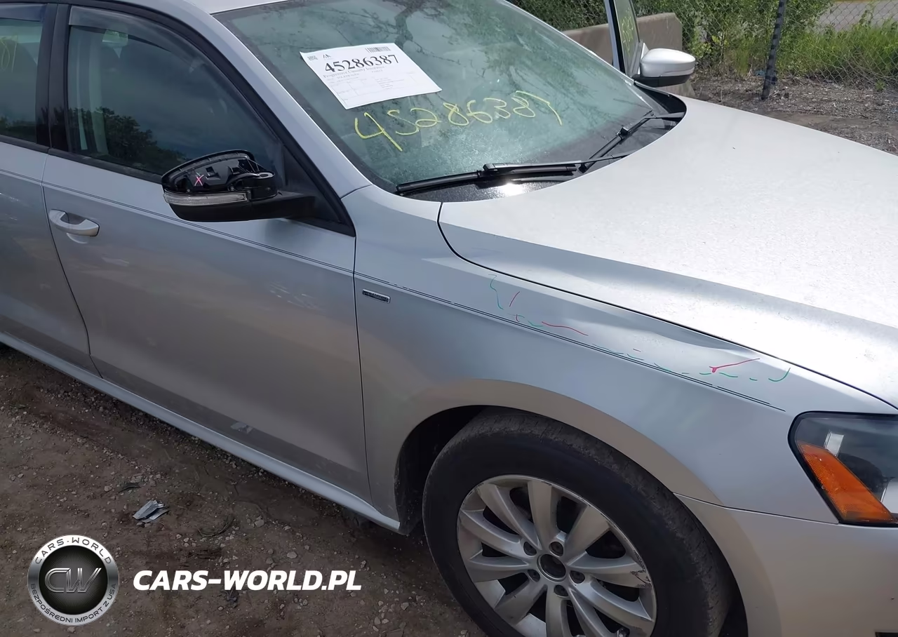 2015 Volkswagen Passat 1.8T Wolfsburg Edition VIN:1VWAT7A34FC076578 - 12