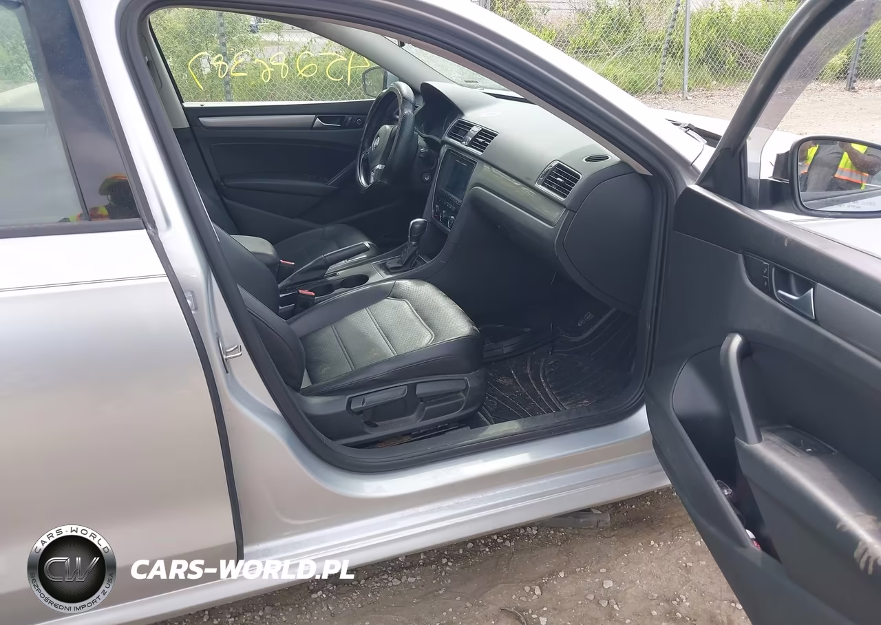 2015 Volkswagen Passat 1.8T Wolfsburg Edition VIN:1VWAT7A34FC076578 - 5