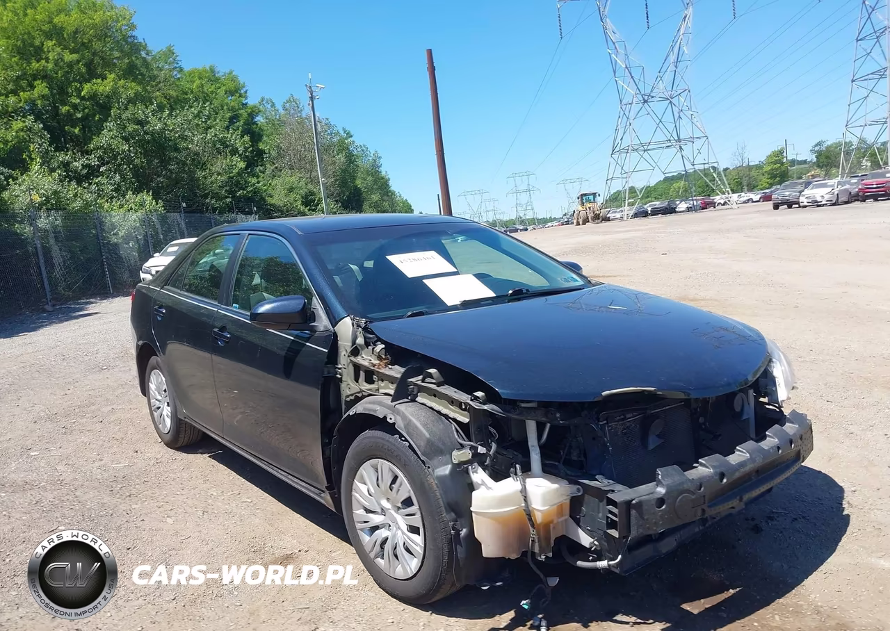 2014 Toyota Camry Le – zdjęcie 1 z 17