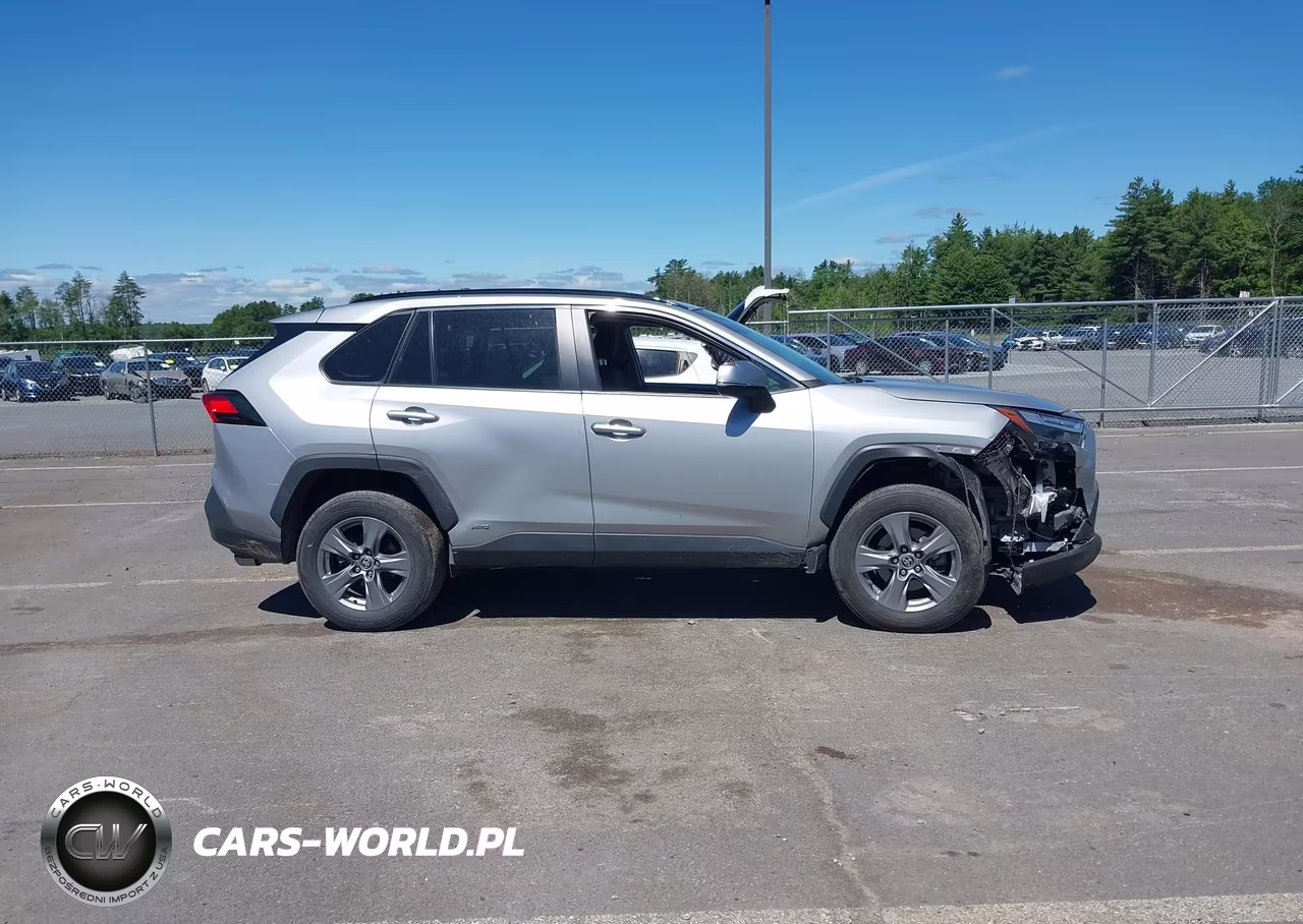 2022 Toyota Rav4 Hybrid Xle VIN:2T3RWRFV8NW131290 - 13
