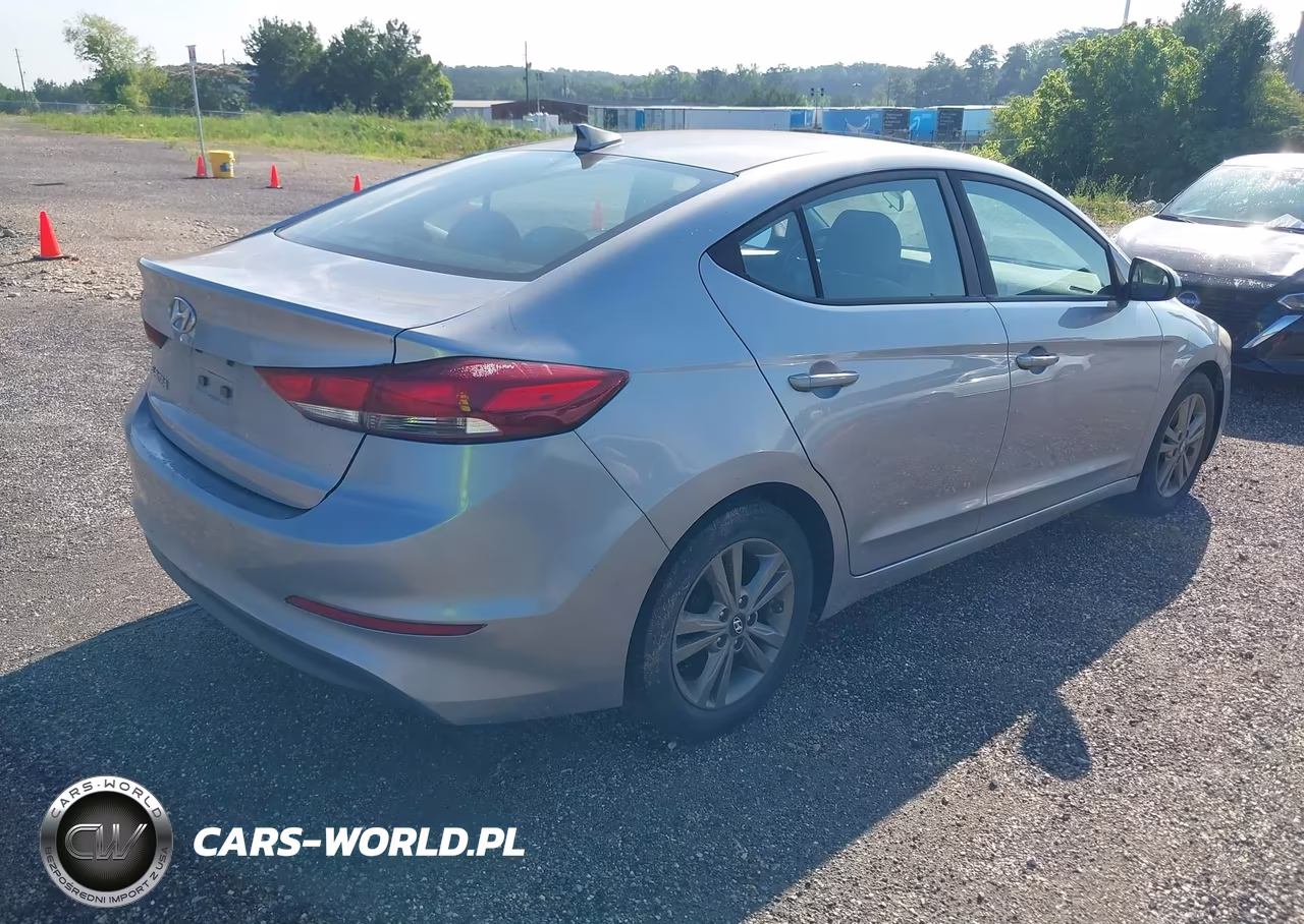 2017 Hyundai Elantra Se VIN:5NPD84LFXHH067267 - 4