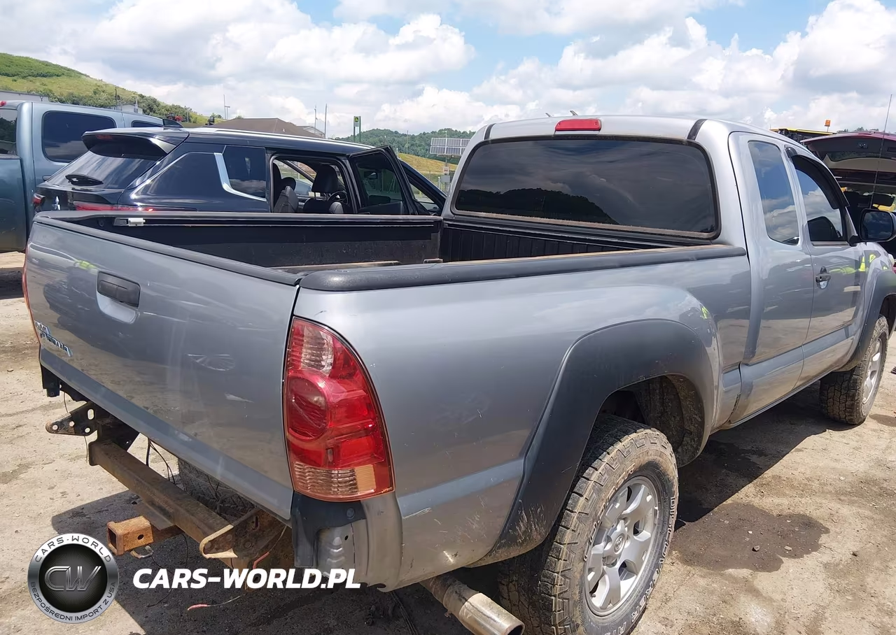 2015 Toyota Tacoma VIN:5TFUX4EN7FX033358 - 4