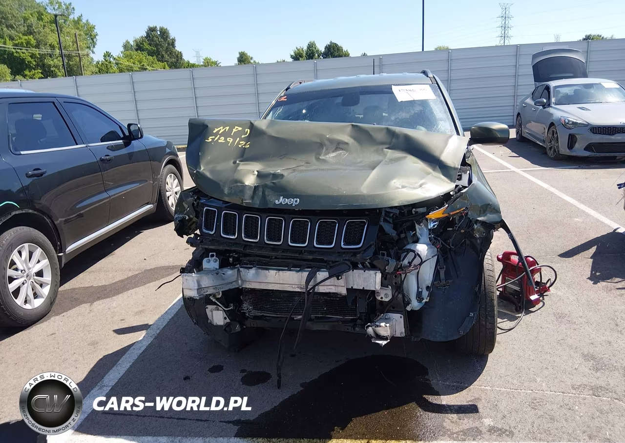 2018 Jeep Compass Latitude 4X4 VIN:3C4NJDBB8JT436897 - 13