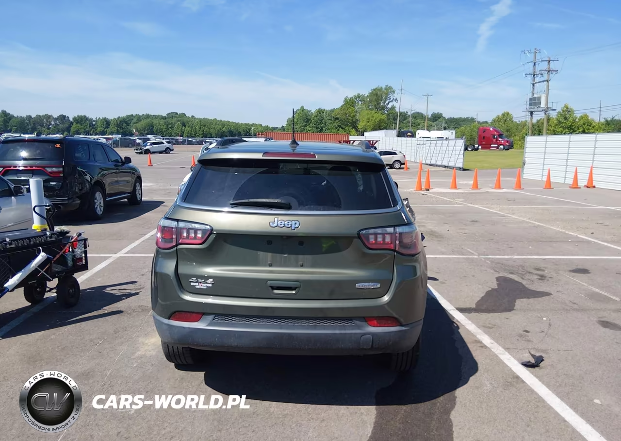 2018 Jeep Compass Latitude 4X4 VIN:3C4NJDBB8JT436897 - 17