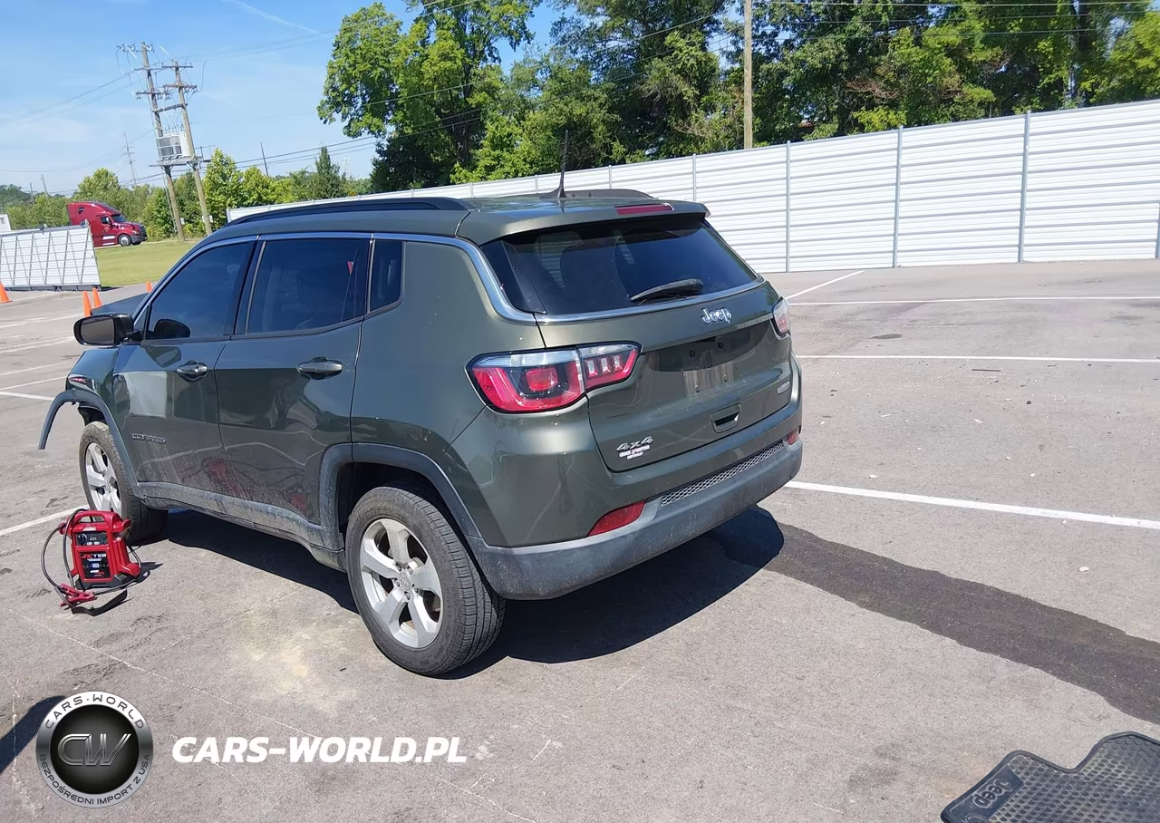 2018 Jeep Compass Latitude 4X4 VIN:3C4NJDBB8JT436897 - 3