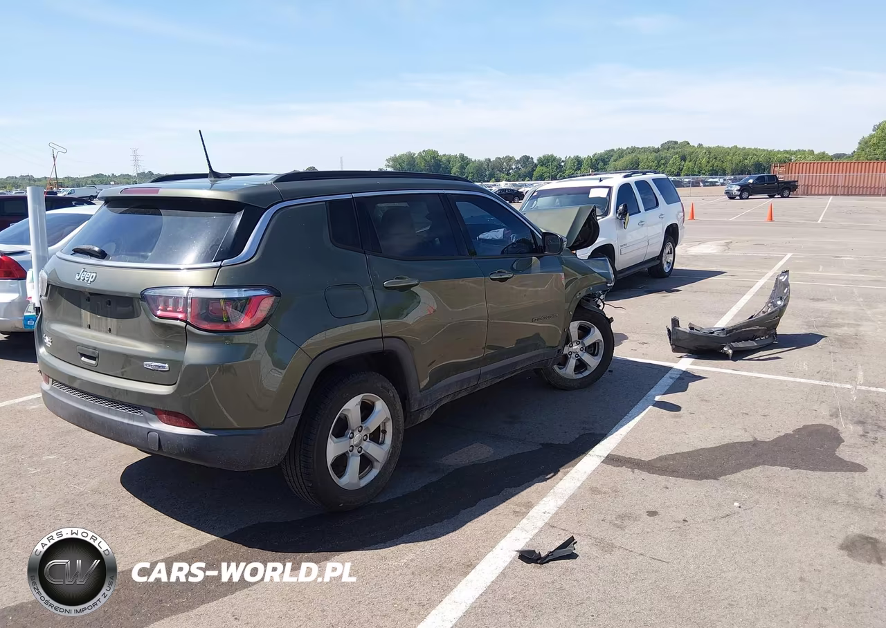 2018 Jeep Compass Latitude 4X4 VIN:3C4NJDBB8JT436897 - 4