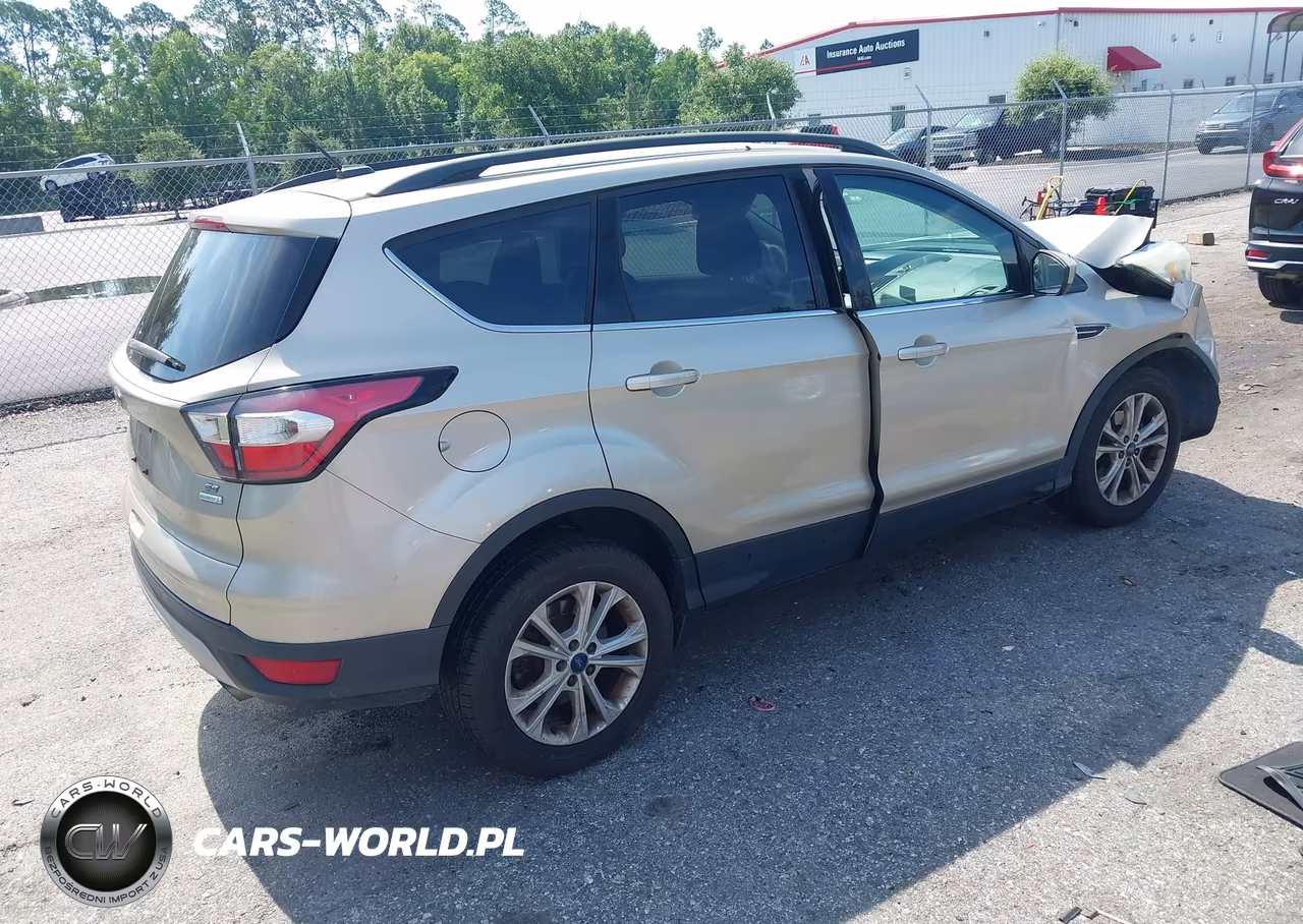 2017 Ford Escape Se VIN:1FMCU0GD5HUC27890 - 4