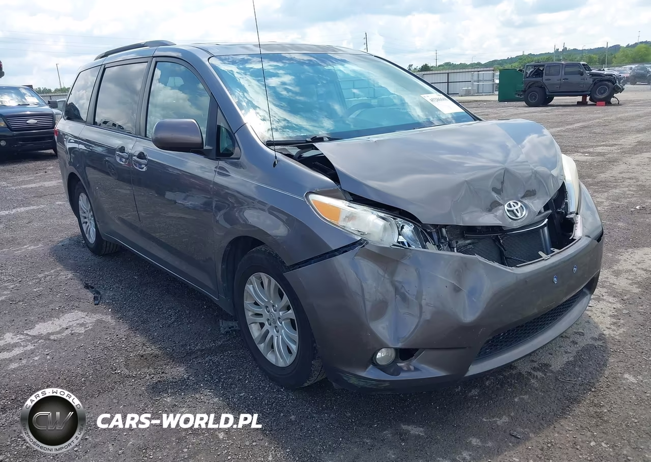 2012 Toyota Sienna Xle V6 8 Passenger
