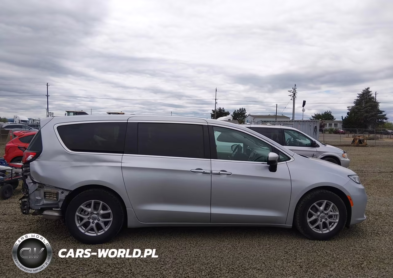2023 Chrysler Pacifica Touring L VIN:2C4RC1BG2PR571682 - 13