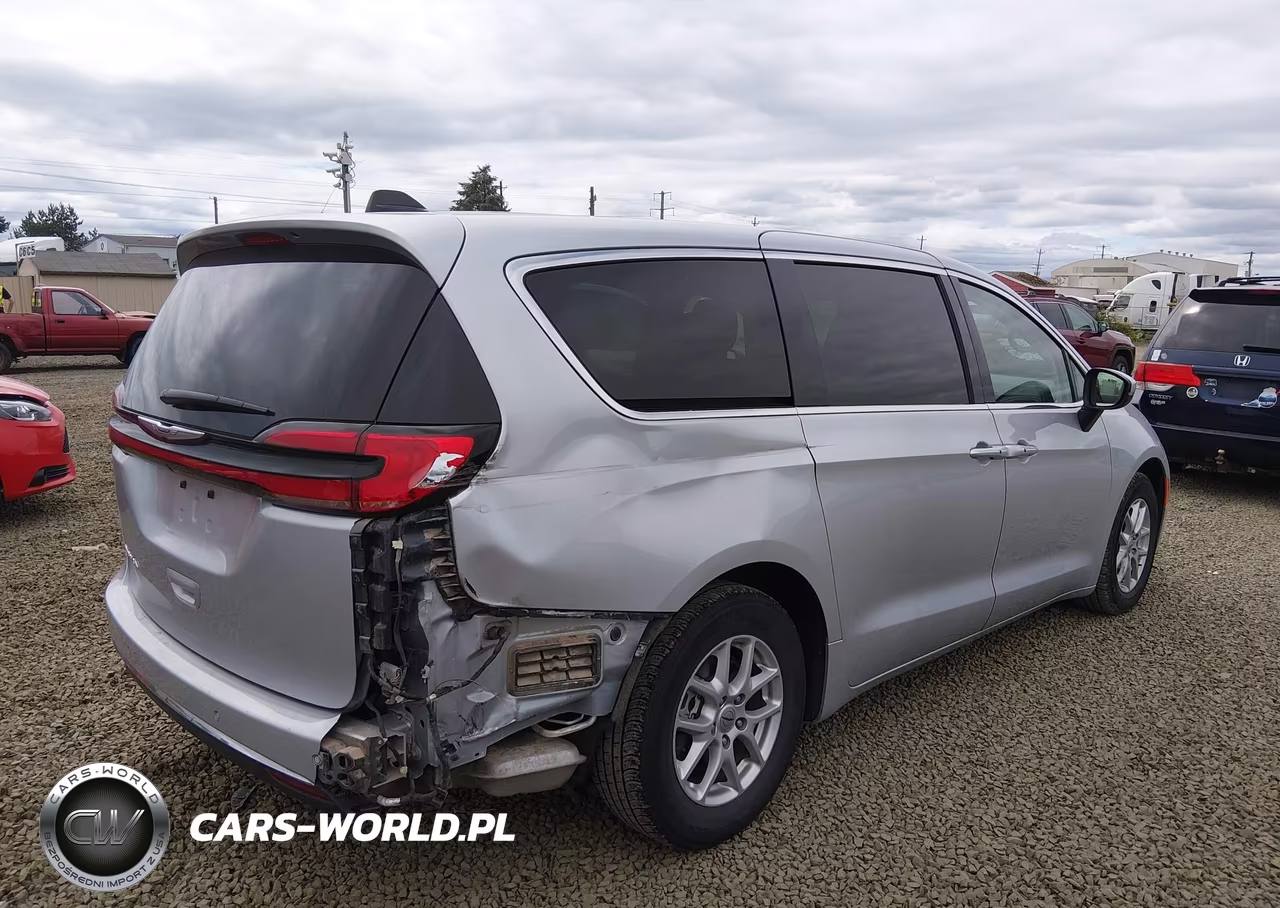2023 Chrysler Pacifica Touring L VIN:2C4RC1BG2PR571682 - 4