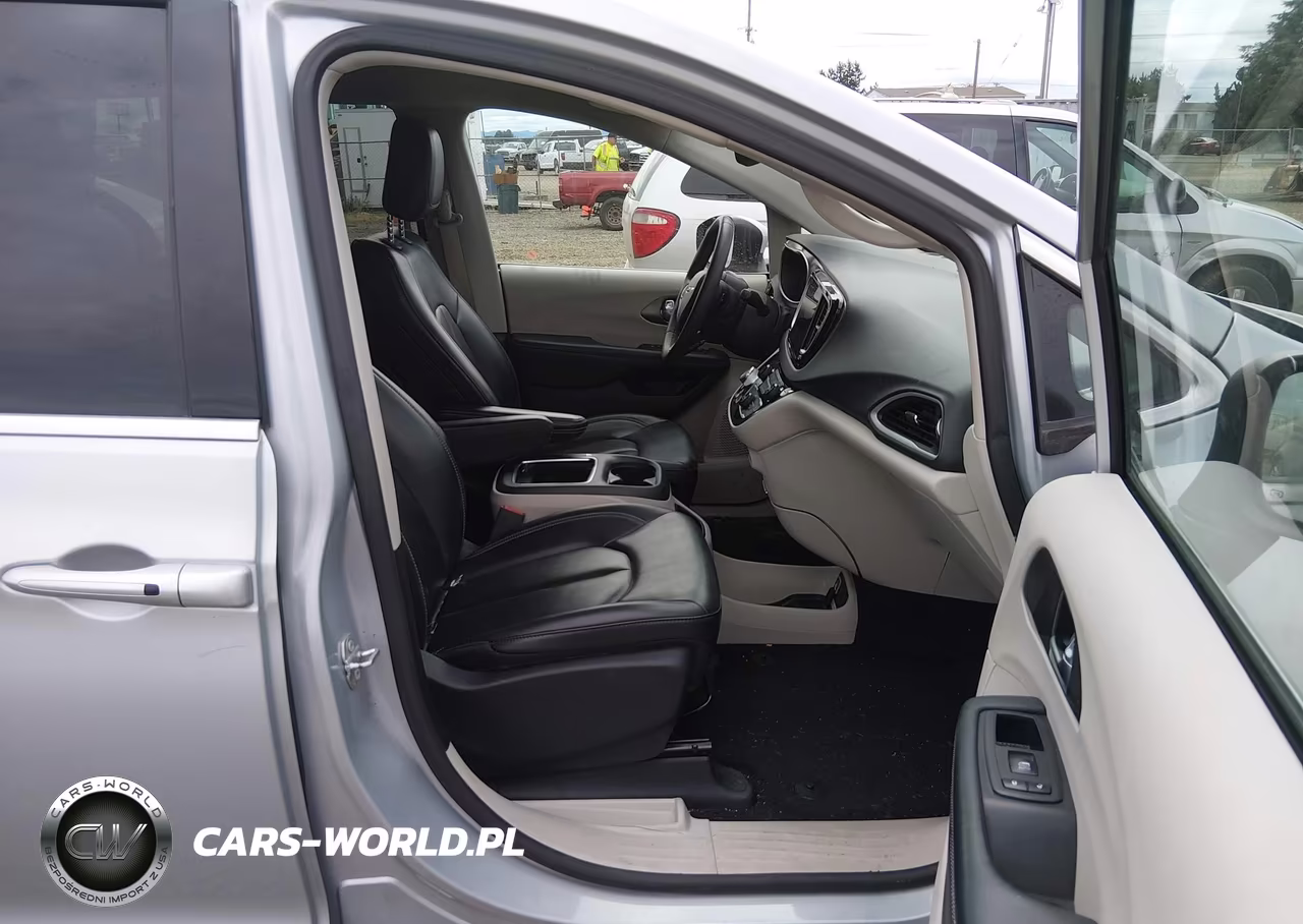 2023 Chrysler Pacifica Touring L VIN:2C4RC1BG2PR571682 - 5