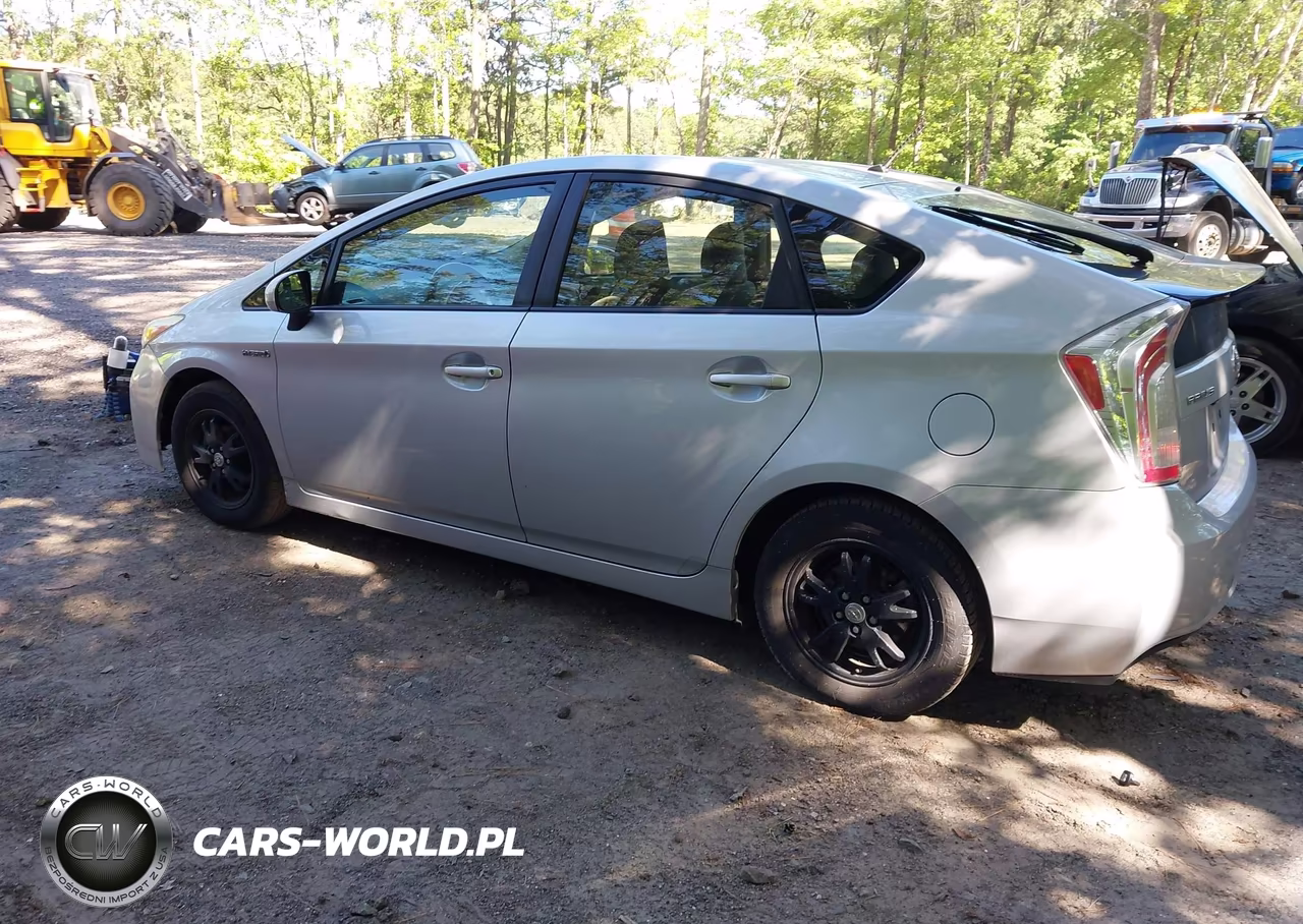 2014 Toyota Prius Two VIN:JTDKN3DU5E1784492 - 3