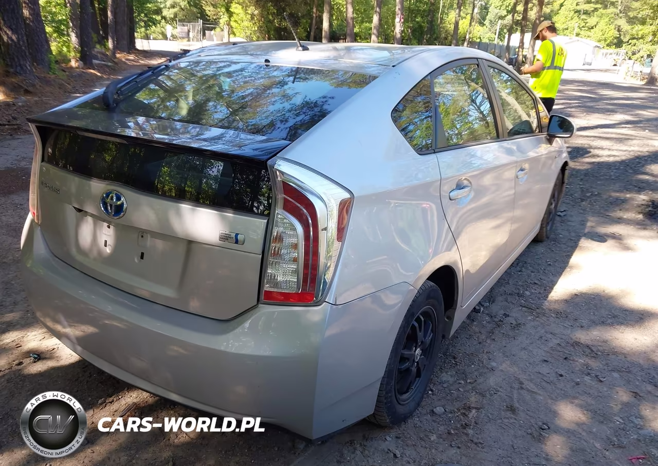 2014 Toyota Prius Two VIN:JTDKN3DU5E1784492 - 4