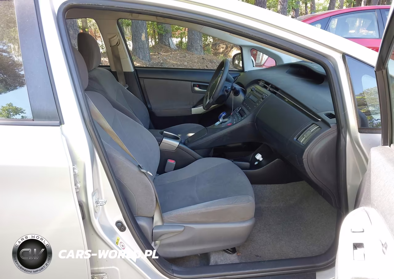 2014 Toyota Prius Two VIN:JTDKN3DU5E1784492 - 5