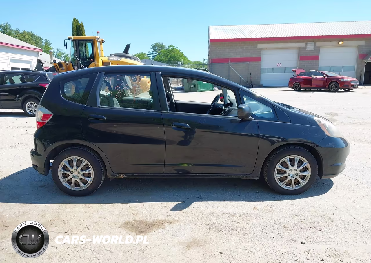 2010 Honda Fit VIN:JHMGE8H23AS017660 - 14