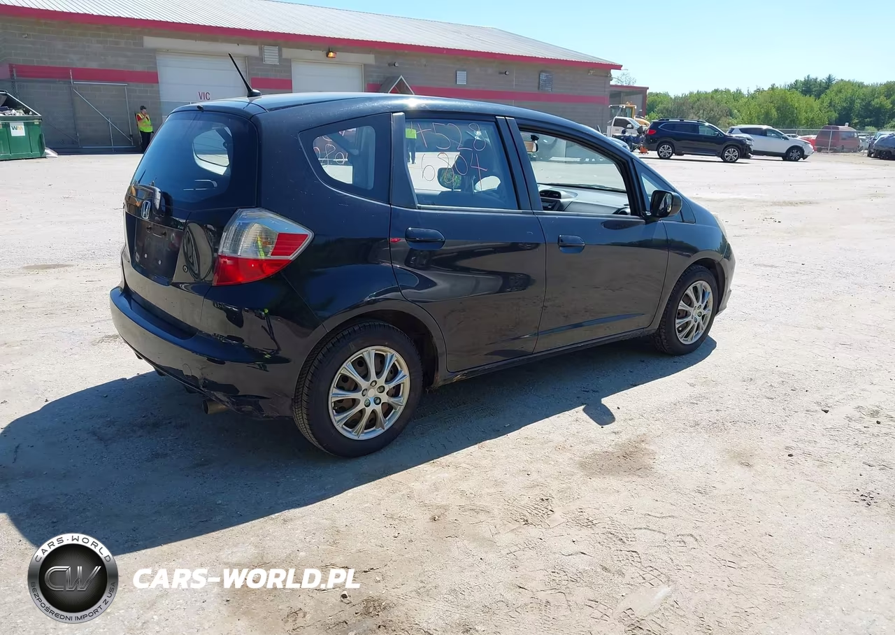 2010 Honda Fit VIN:JHMGE8H23AS017660 - 4
