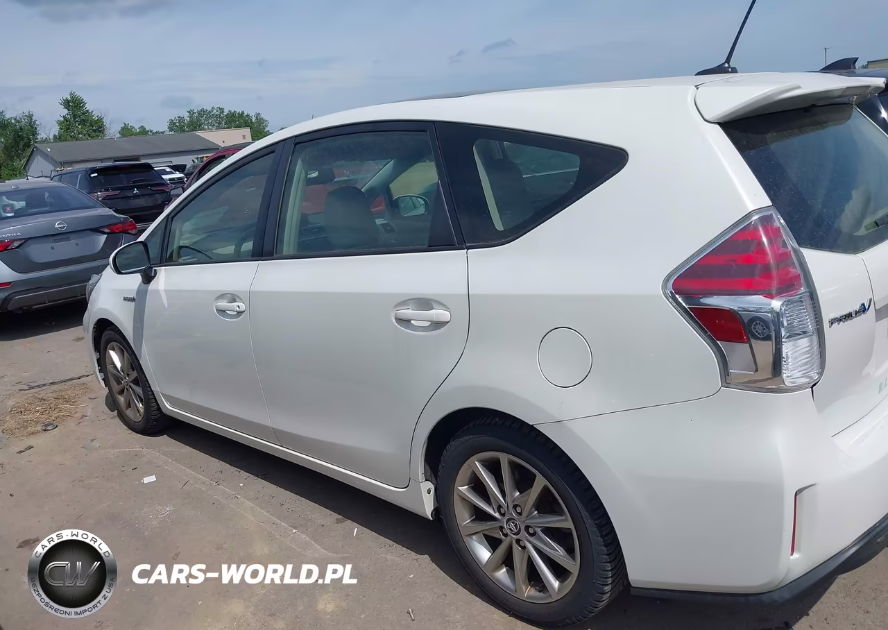 2017 Toyota Prius V Five VIN:JTDZN3EU3HJ070913 - 14