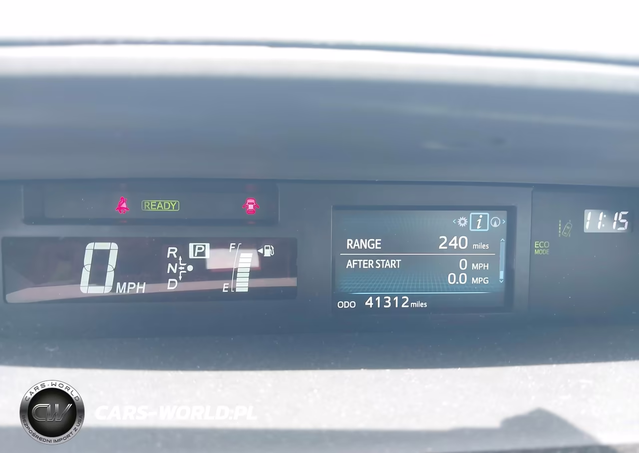 2017 Toyota Prius V Five VIN:JTDZN3EU3HJ070913 - 15
