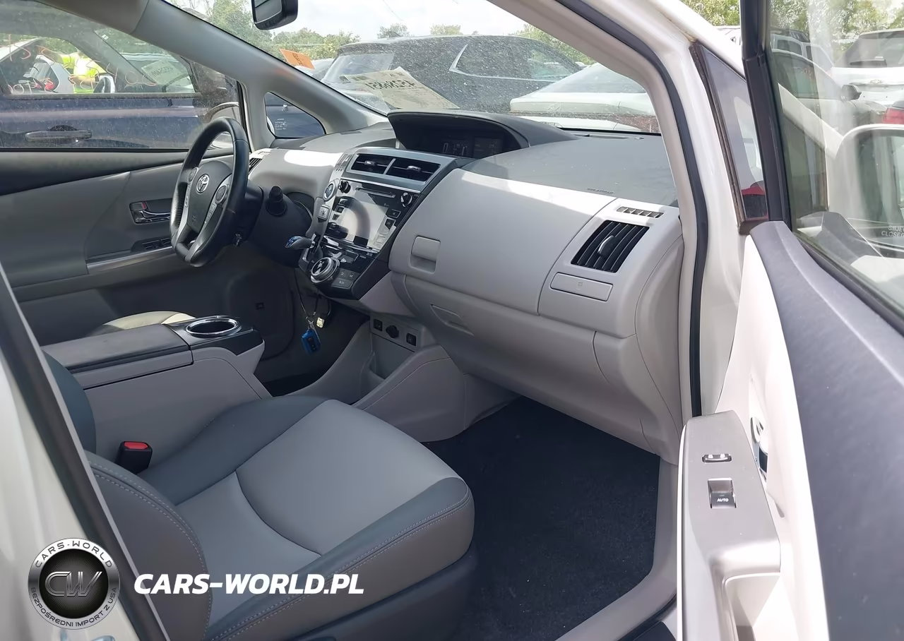 2017 Toyota Prius V Five VIN:JTDZN3EU3HJ070913 - 5
