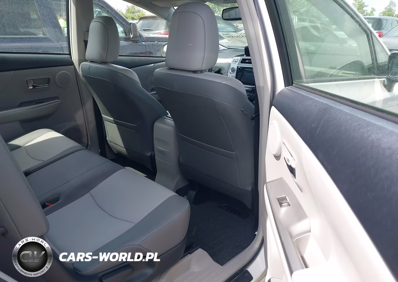2017 Toyota Prius V Five VIN:JTDZN3EU3HJ070913 - 8