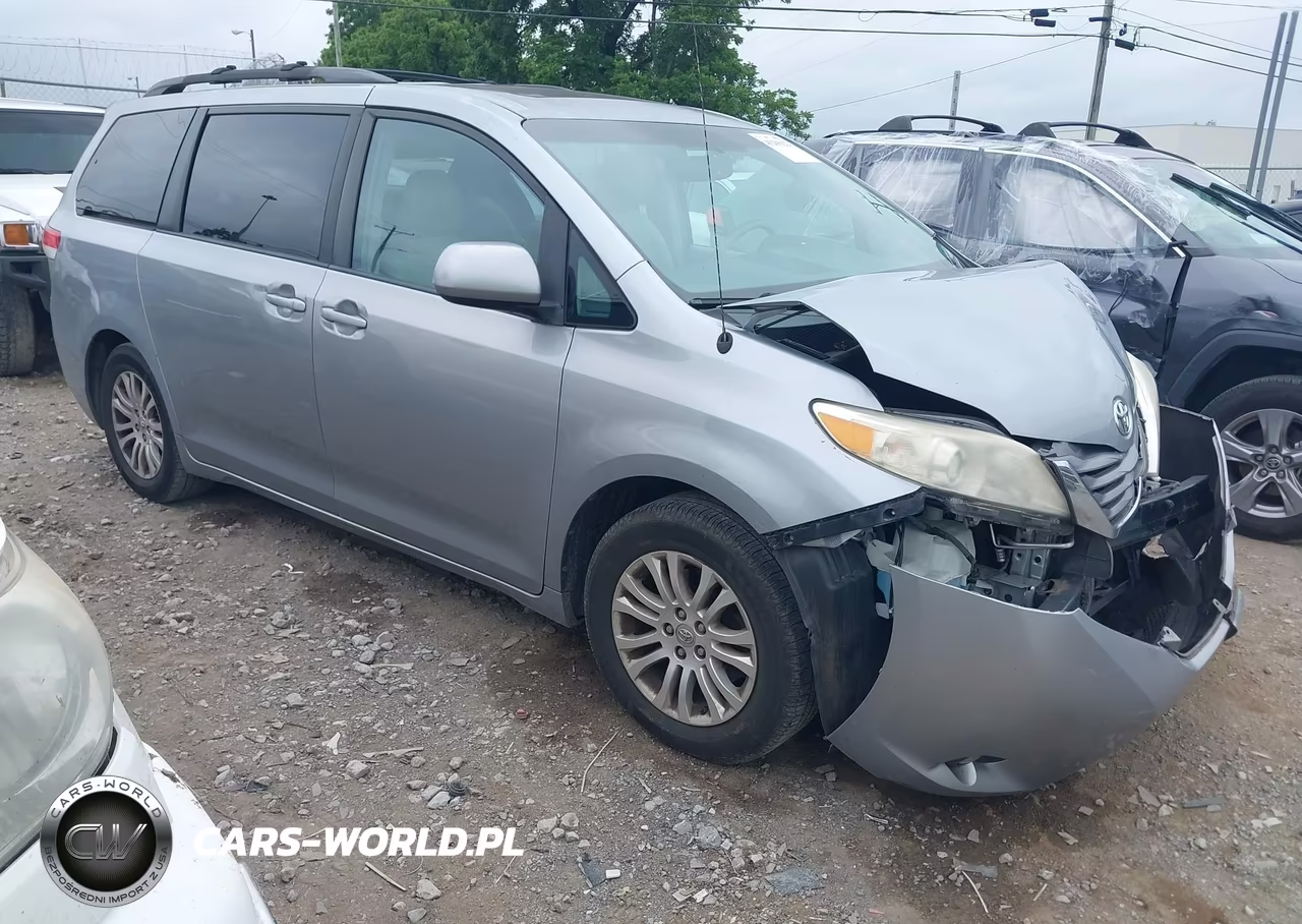 2014 Toyota Sienna Xle V6 8 Passenger – zdjęcie 1 z 16