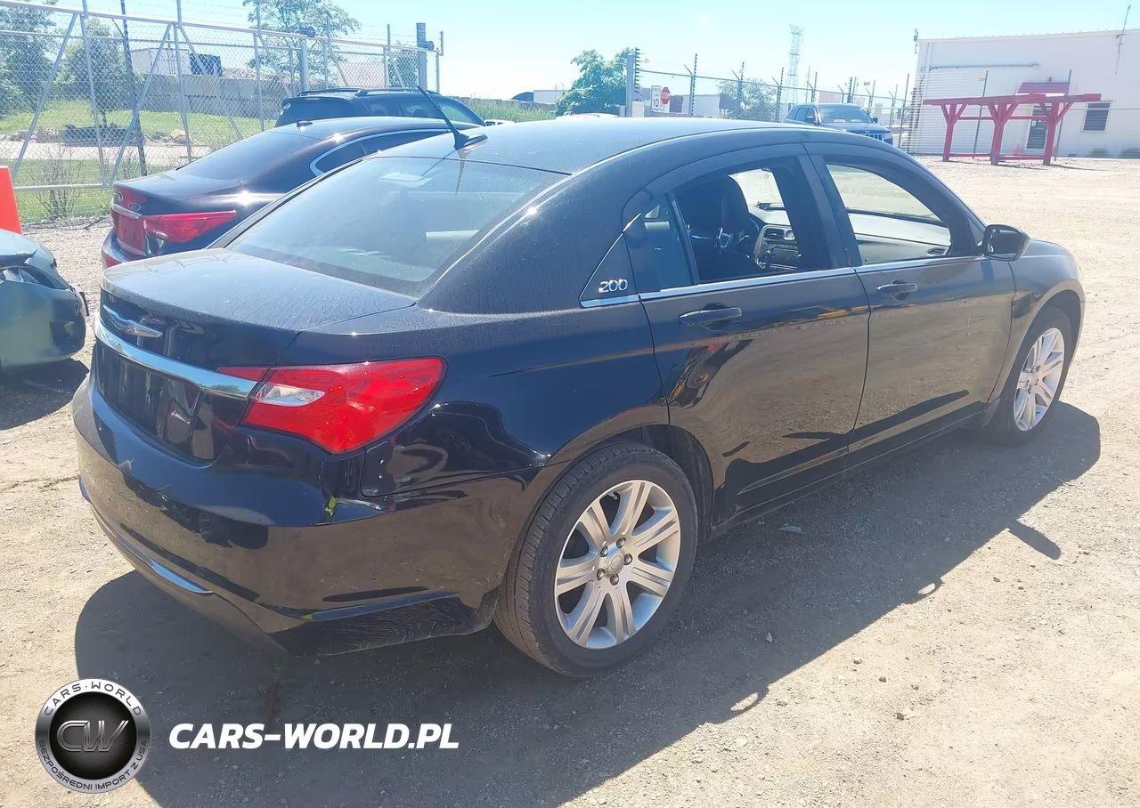 2011 Chrysler 200 Touring VIN:1C3BC1FB4BN612856 - 4