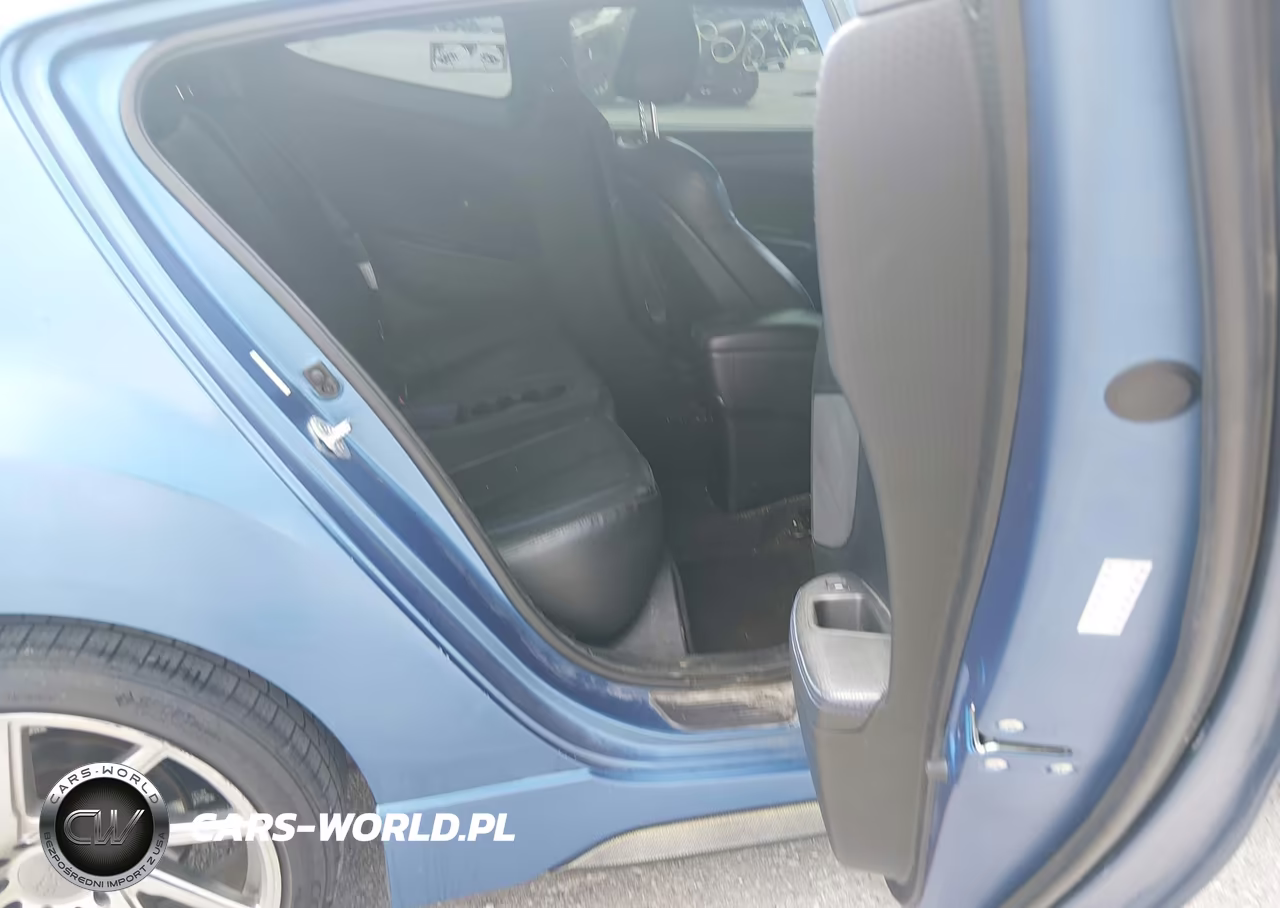 2016 Hyundai Veloster Turbo Rally Edition VIN:KMHTC6AE8GU264616 - 8