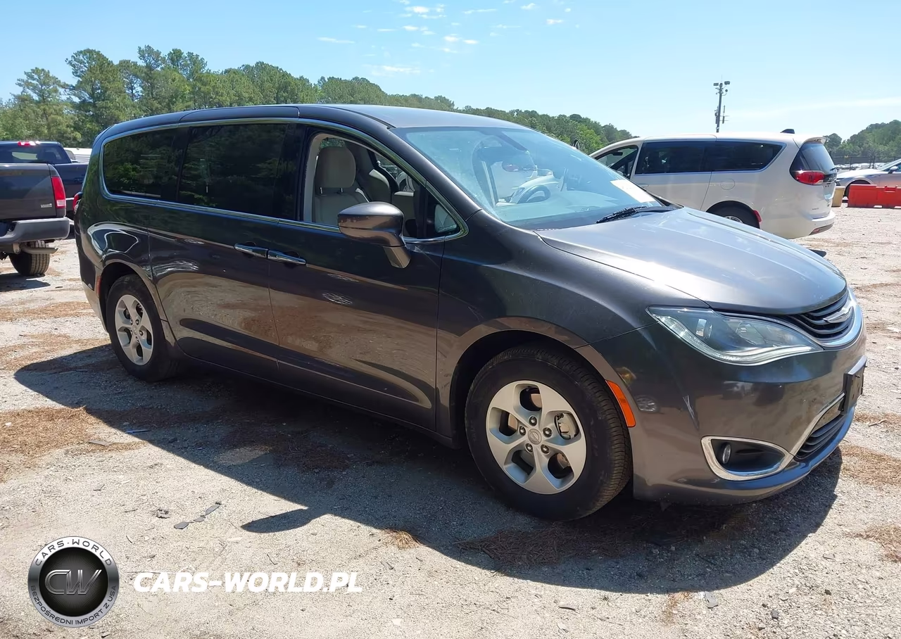 2018 Chrysler Pacifica Hybrid Touring Plus – zdjęcie 1 z 16