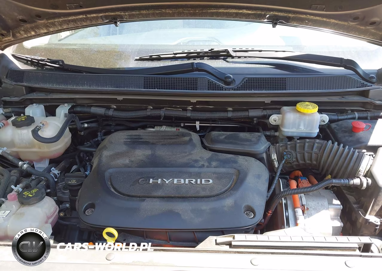 2018 Chrysler Pacifica Hybrid Touring Plus VIN:2C4RC1H75JR331301 - 10