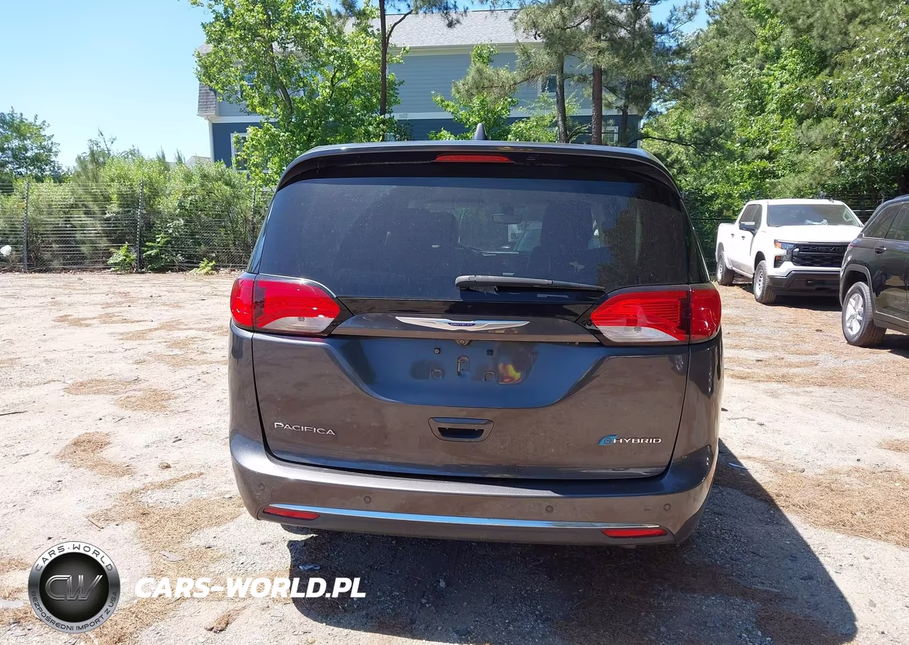 2018 Chrysler Pacifica Hybrid Touring Plus VIN:2C4RC1H75JR331301 - 16