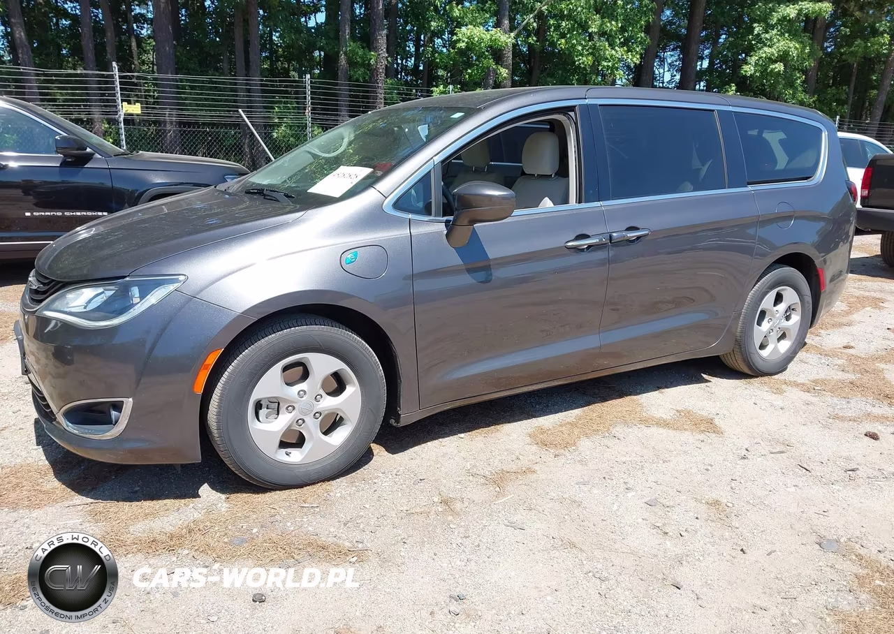 2018 Chrysler Pacifica Hybrid Touring Plus VIN:2C4RC1H75JR331301 - 2