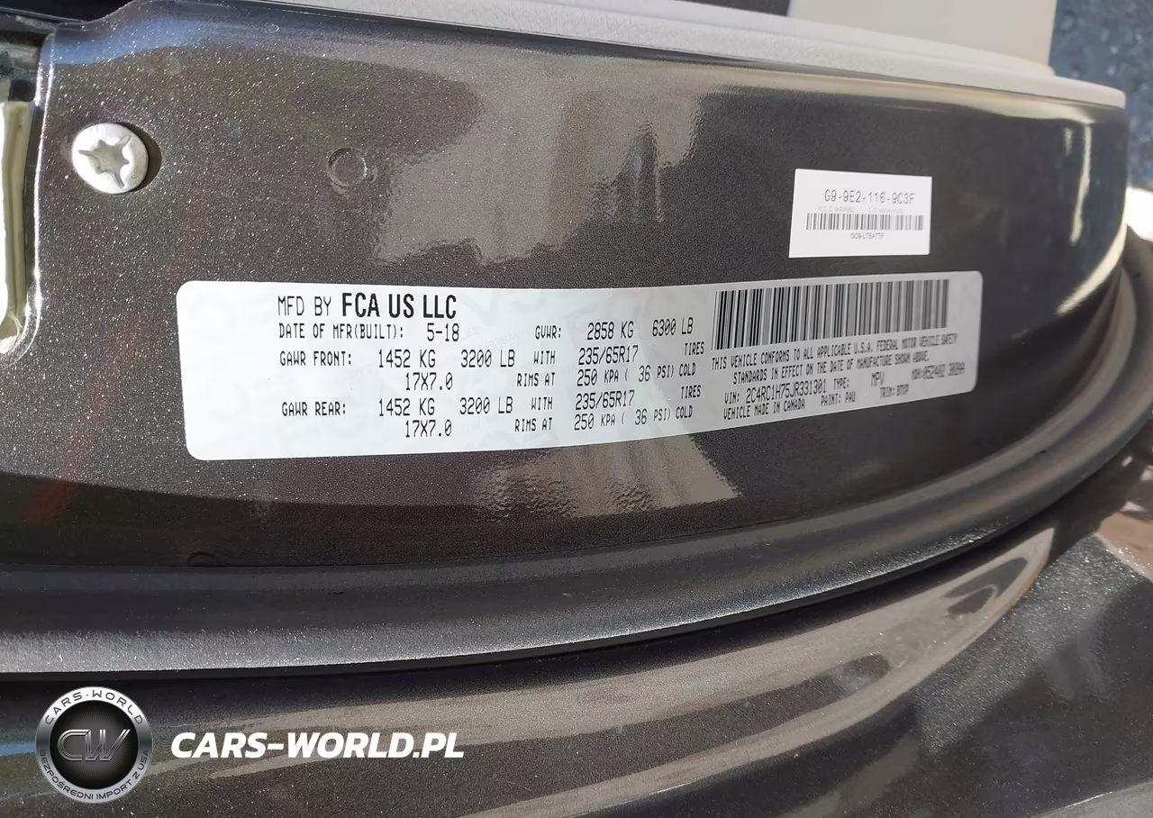 2018 Chrysler Pacifica Hybrid Touring Plus VIN:2C4RC1H75JR331301 - 9