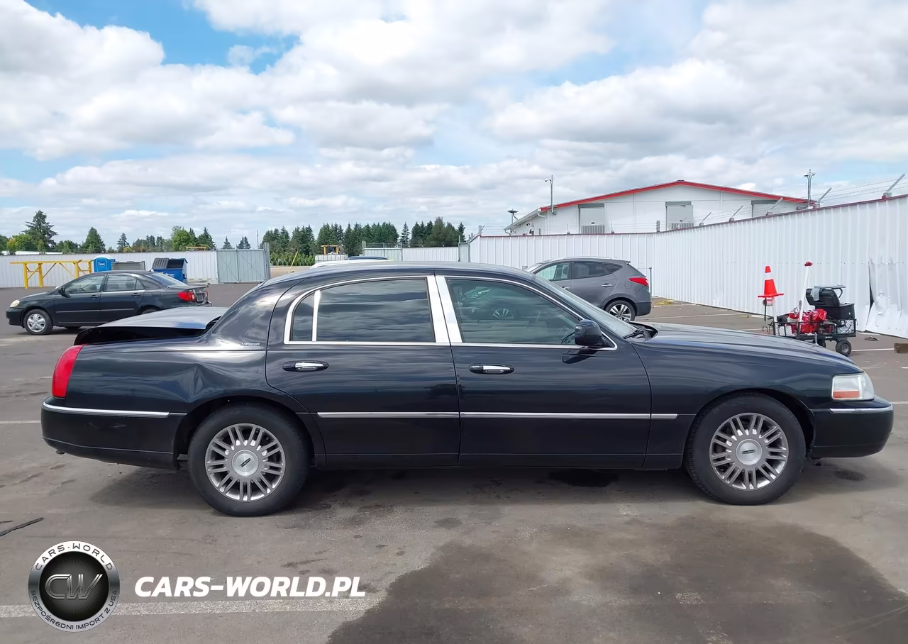 2006 Lincoln Town Car Signature VIN:1LNHM81V36Y617673 - 13