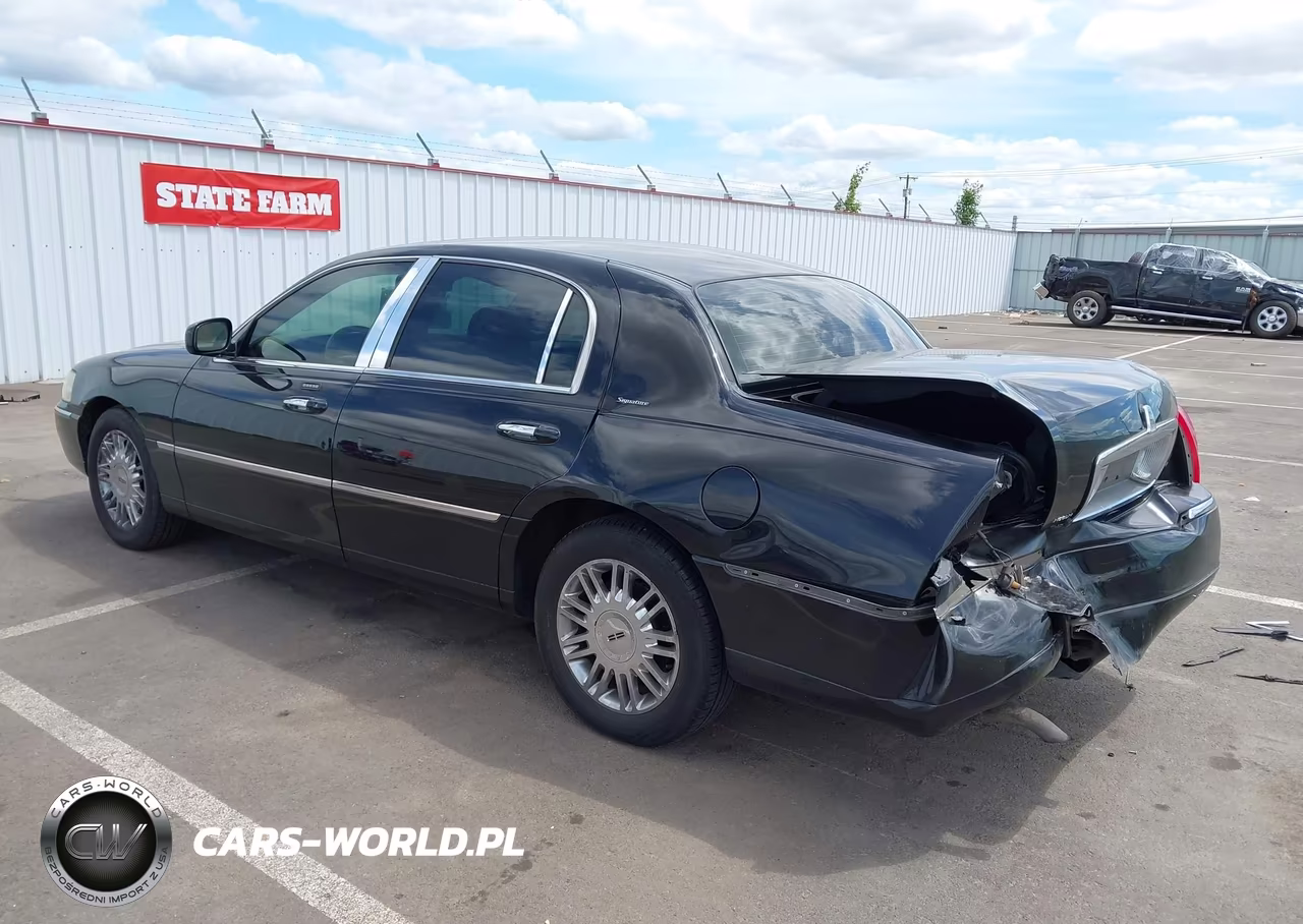 2006 Lincoln Town Car Signature VIN:1LNHM81V36Y617673 - 3