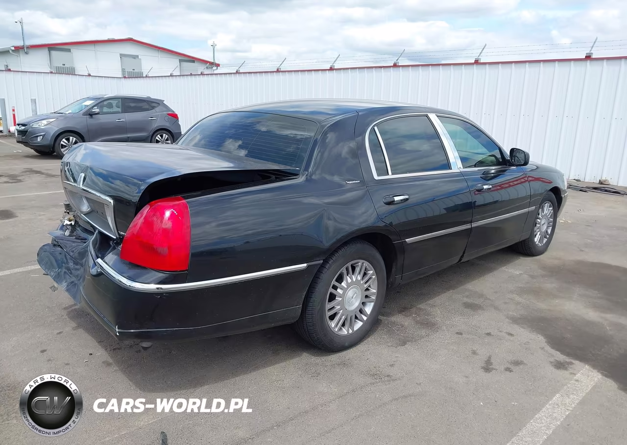 2006 Lincoln Town Car Signature VIN:1LNHM81V36Y617673 - 4