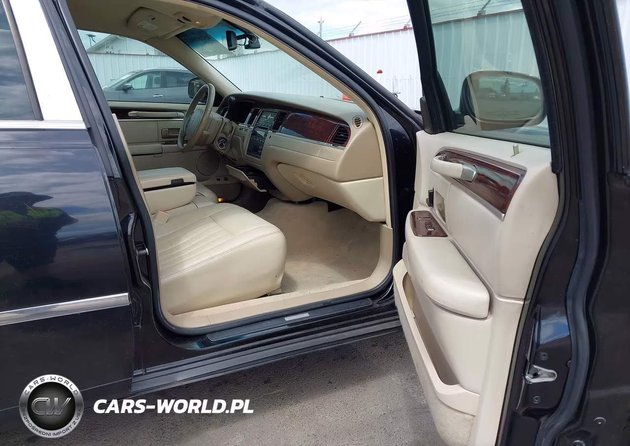 2006 Lincoln Town Car Signature VIN:1LNHM81V36Y617673 - 5