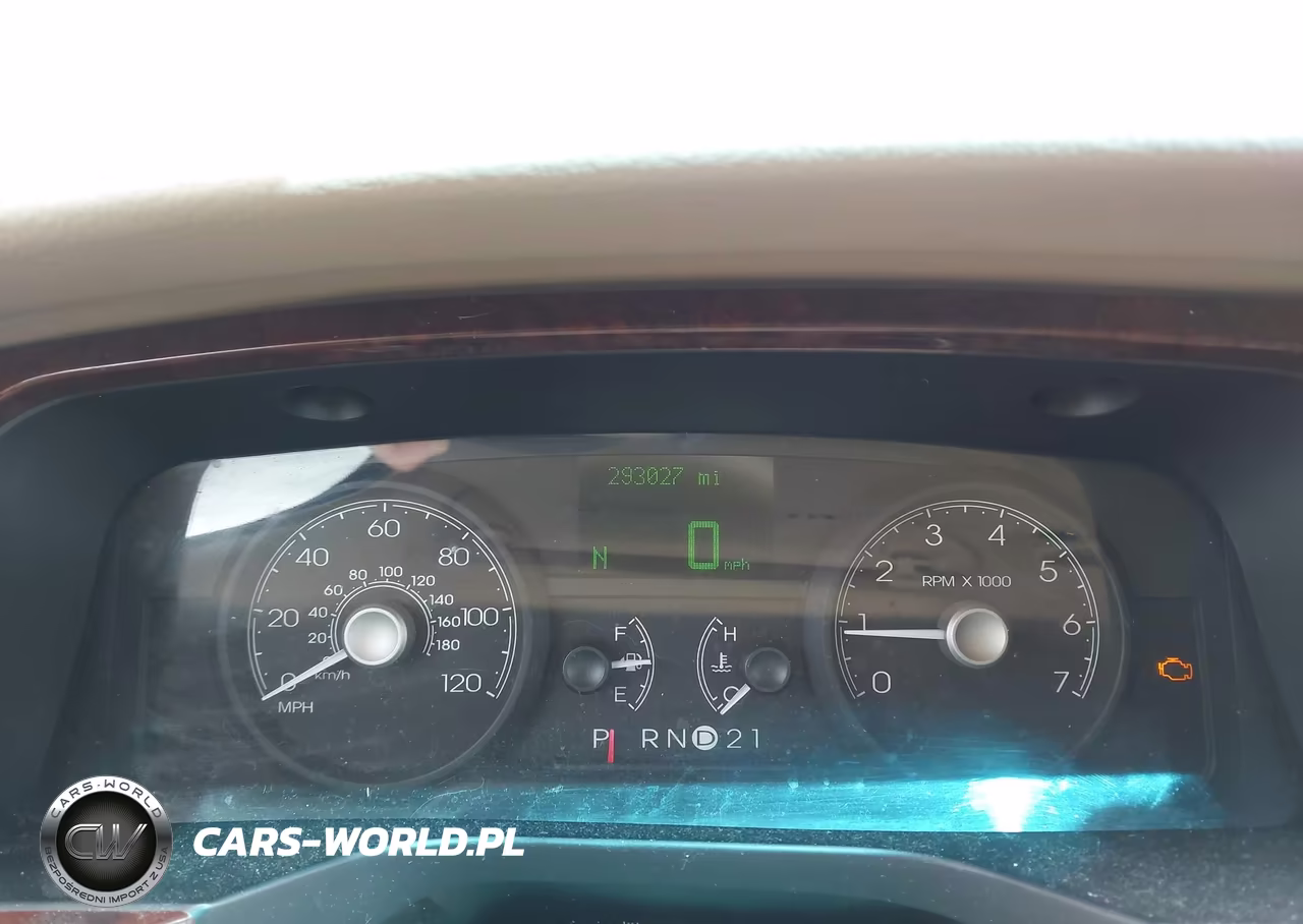 2006 Lincoln Town Car Signature VIN:1LNHM81V36Y617673 - 7