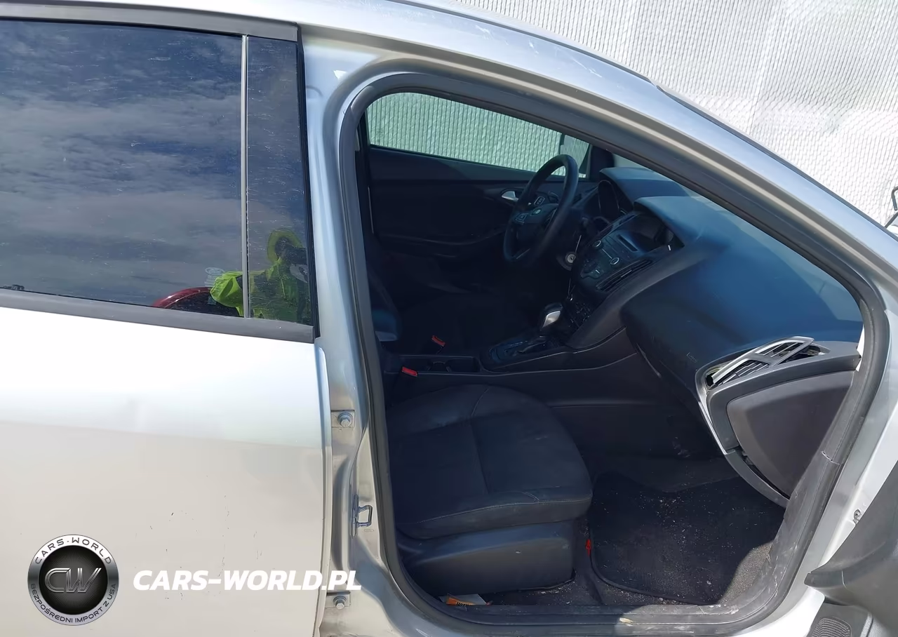 2017 Ford Focus Se VIN:1FADP3F21HL284164 - 5